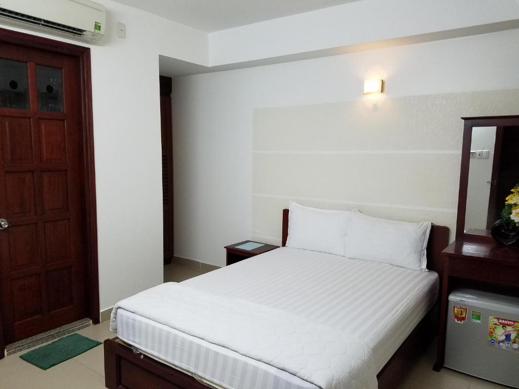 Двухместный (Стандартный двухместный номер с 1 кроватью) отеля Dinh Dinh 2 Hotel, Хошимин