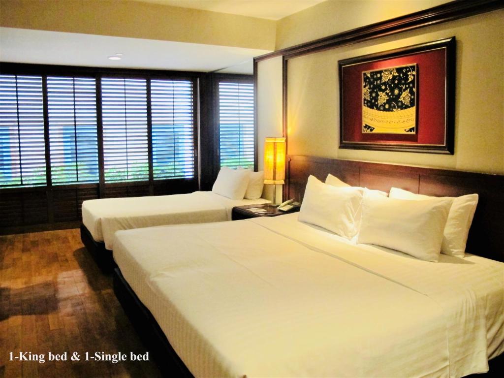 Трехместный (One Bedroom Executive Suite (3 pax)) отеля Centre Point Sukhumvit Thong-Lo, Бангкок