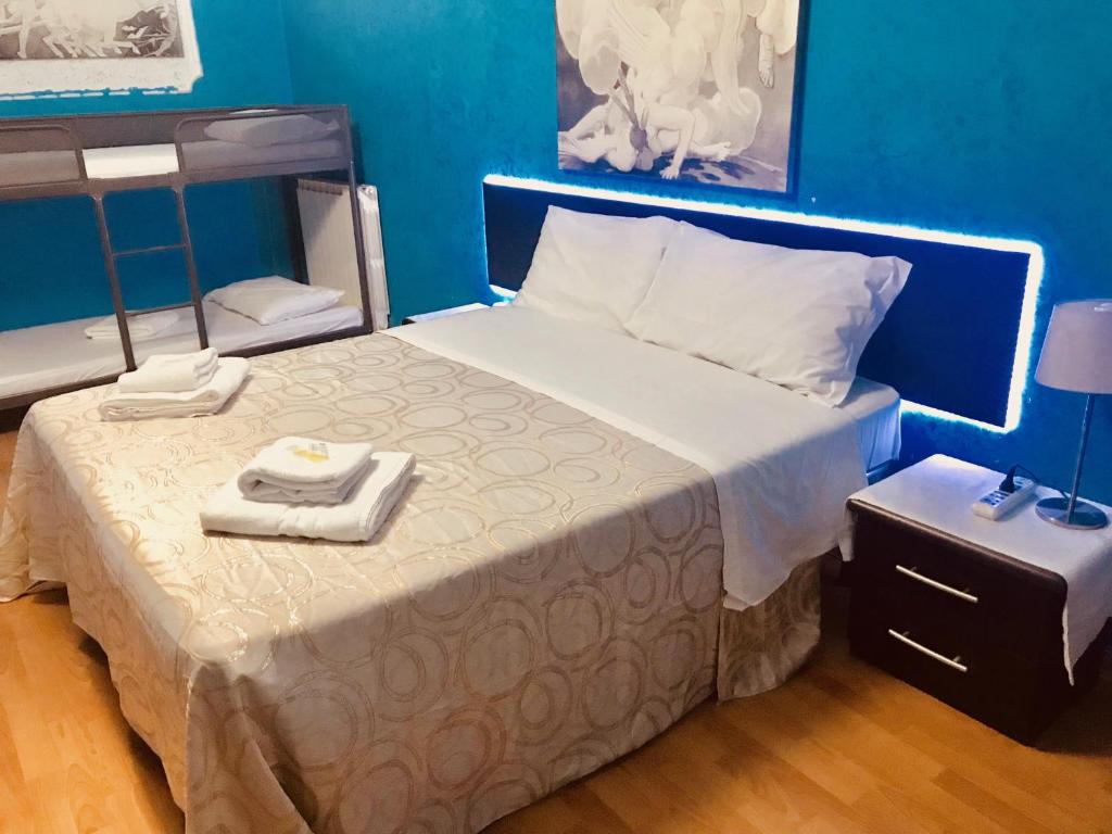 Четырехместный (Четырехместный номер с общей ванной комнатой), when in Rome Accommodation Guest House