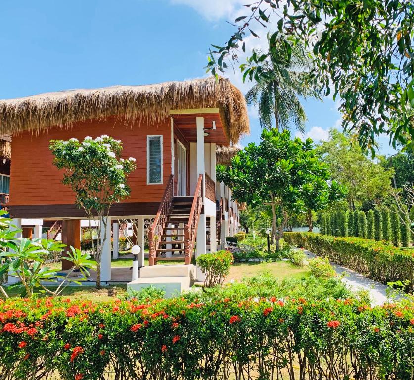 Номер (Бунгало с вентилятором) курортного отеля Koh Jum Cliff Beach Resort, Кох-Юм