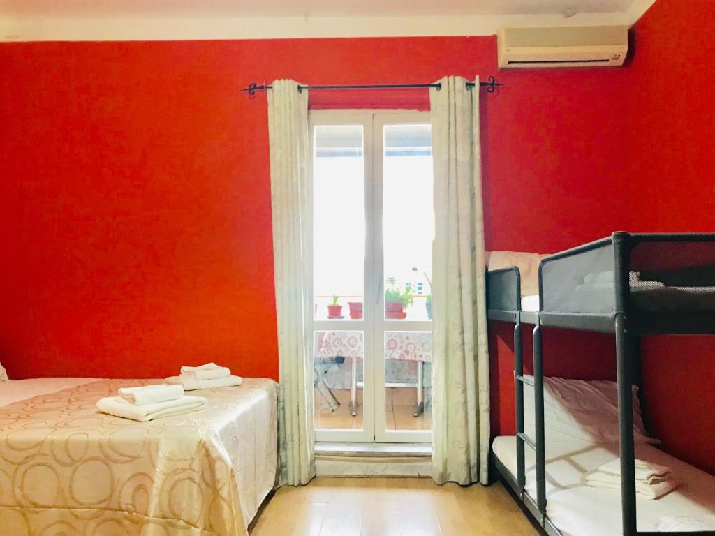 Четырехместный (Четырехместный номер с общей ванной комнатой), when in Rome Accommodation Guest House