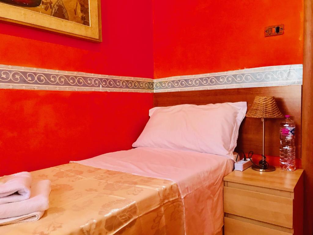 Одноместный (Стандартный одноместный номер с общей ванной комнатой), when in Rome Accommodation Guest House