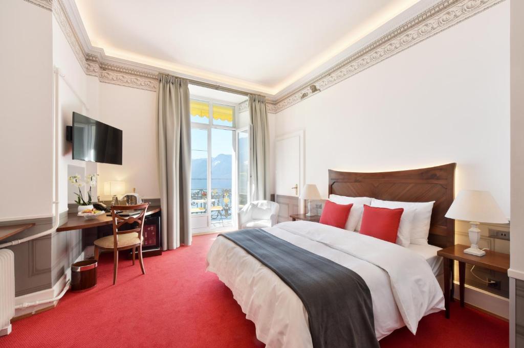 Двухместный (Улучшенный двухместный номер с 1 кроватью или 2 отдельными кроватями, вид на озеро) отеля Golf Hotel René Capt, Монтрё