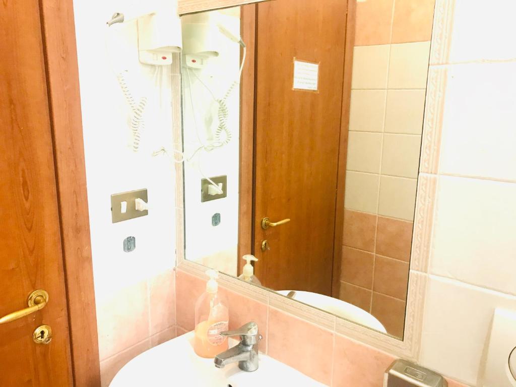 Одноместный (Стандартный одноместный номер с общей ванной комнатой), when in Rome Accommodation Guest House