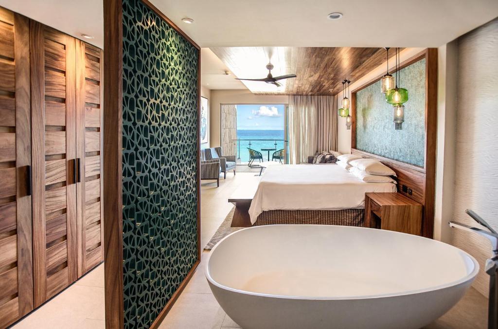 Двухместный (Семейный люкс с детской комнатой и видом на океан (одноместное размещение)) курортного отеля Sandos Palm Bay Playacar, Плая-дель-Кармен