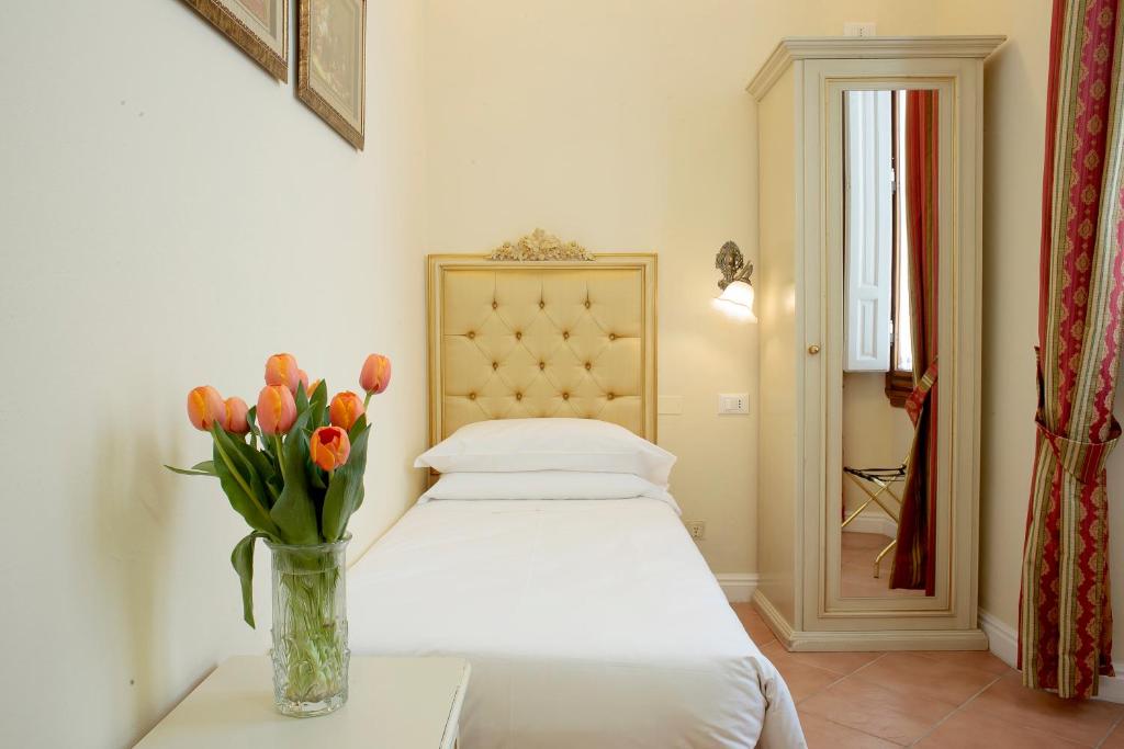 Одноместный (Улучшенный одноместный номер) отеля Hotel Royal, Флоренция