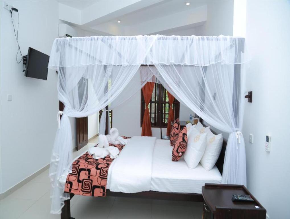 Двухместный (Двухместный номер Делюкс с 1 кроватью и видом на сад) отеля Hotel Sanmark, Ахангама