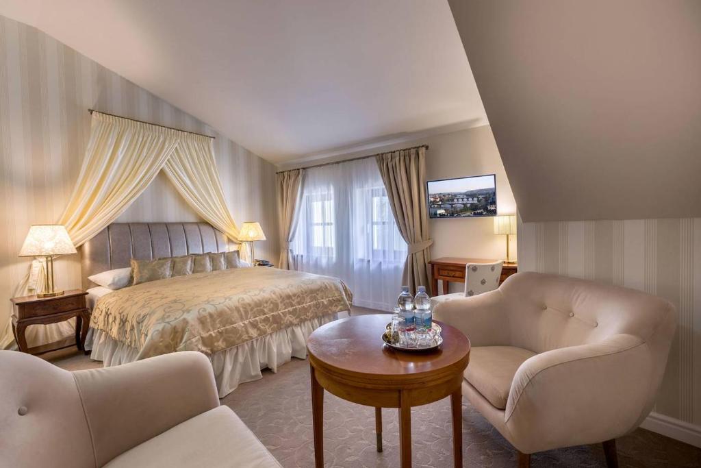 Двухместный (Двухместный номер Делюкс с 1 кроватью) отеля Hoffmeister & Spa, Прага