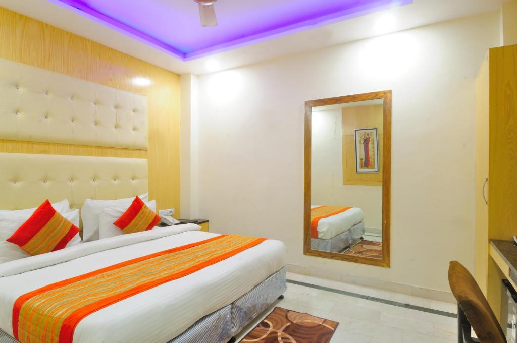 Двухместный (Двухместный номер Делюкс с 1 кроватью) отеля ADB Rooms Hotel Karlo Kastle, Нью-Дели