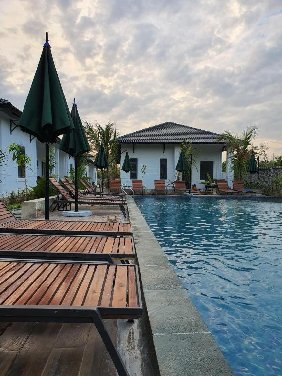 Двухместный (Номер с кроватью размера «queen-size» и видом на бассейн), Coco Village Phu Quoc Resort & Spa