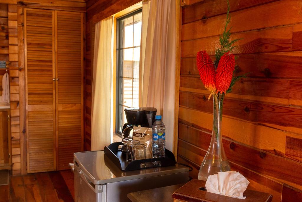 Двухместный (Улучшенный двухместный номер с 2 отдельными кроватями) отеля Villa Mexicana Creel Mountain Lodge, Эстасьон-Креэль
