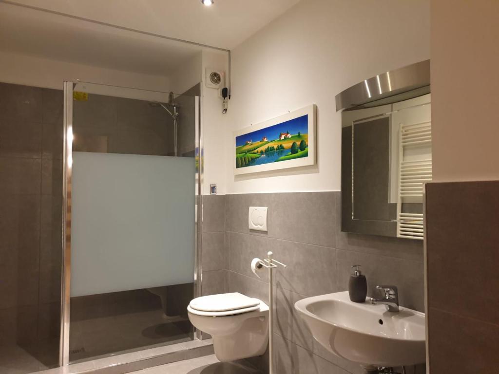 Трехместный (Трехместный номер с общей ванной комнатой) гостевого дома Stop & Sleep Bergamo, Бергамо