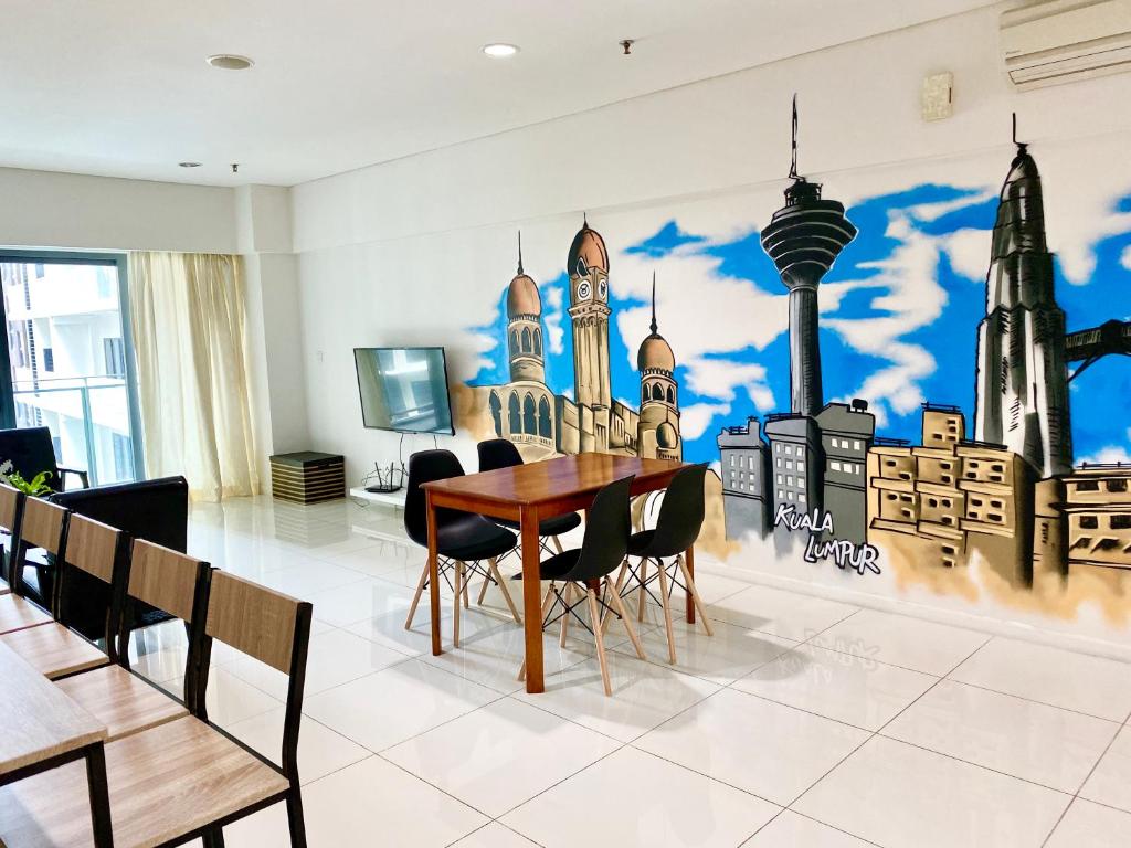 Номер (Bed in 10-Bed Mixed Dormitory Room (Netflix + 100Mbps)), Summer Suites KLCC Apartments