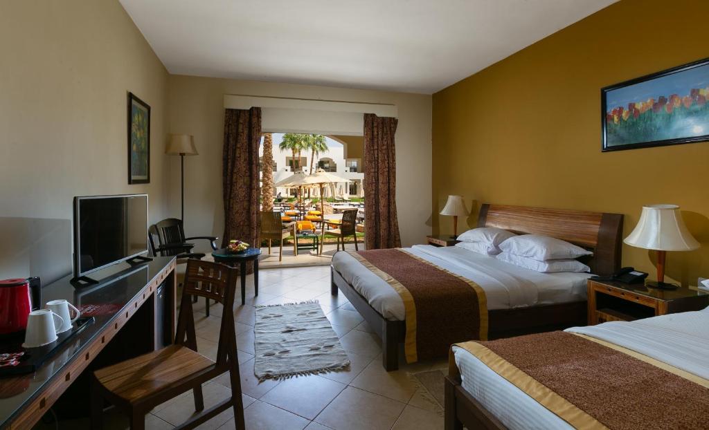 Двухместный (Двухместный номер с 1 кроватью или 2 отдельными кроватями и видом на бассейн) курортного отеля Xperience St. George Sharm El Sheikh, Шарм-эль-Шейх