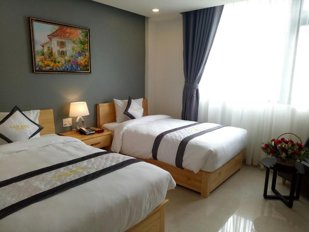 Двухместный (Улучшенный двухместный номер с 2 отдельными кроватями) отеля Lan Anh Hotel, Далат