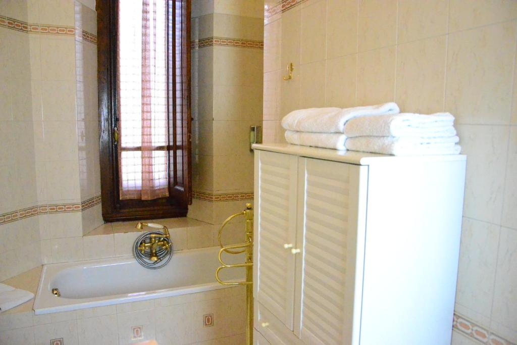 Двухместный (Двухместный номер с 1 кроватью и собственной ванной комнатой вне номера) отеля B&B Leopoldo, Флоренция