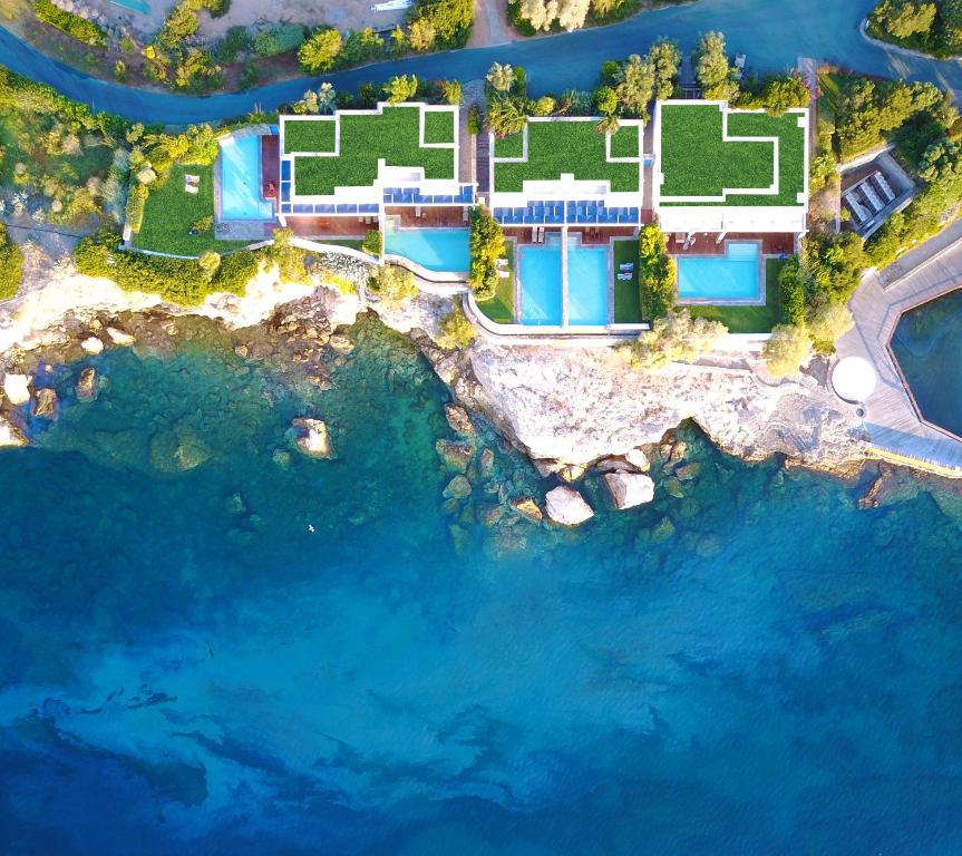Двухместный (Улучшенный двухместный номер с 1 кроватью и общим бассейном) курортного отеля Grand Resort Lagonissi, Лагонисси