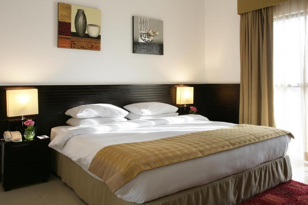 Сьюит (Люкс с кроватью размера «king-size» - Для некурящих - Бесплатный трансфер от/до пляжа) отеля Ramada Hotel & Suites Ajman, Аджман