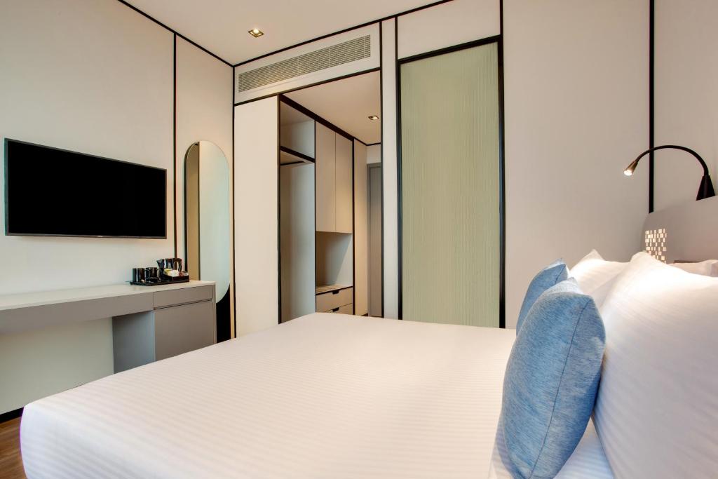 Двухместный (Улучшенный номер с кроватью размера «queen-size» или 2 отдельными кроватями, бесплатный трансфер на пляж) отеля Lemon Tree Hotel, Jumeirah Dubai, Дубай