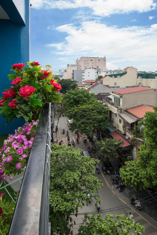 Сьюит (Premium Suite Large Balcony City View), Hanoi Royal Palace Hotel 2