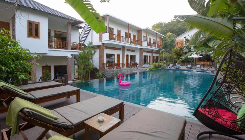 Семейный (Семейный номер с видом на бассейн) курортного отеля Nadine Phu Quoc Resort & Spa, Дуонг-Донг