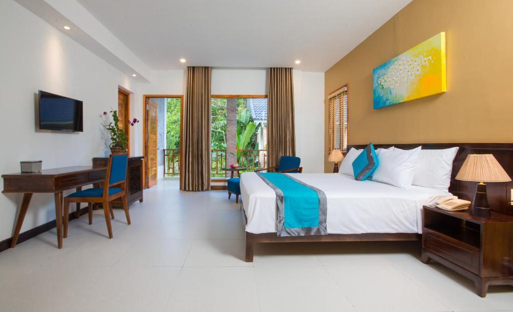 Двухместный (Роскошный номер с с кроватью размера «king-size», вид на бассейн) курортного отеля Nadine Phu Quoc Resort & Spa, Дуонг-Донг