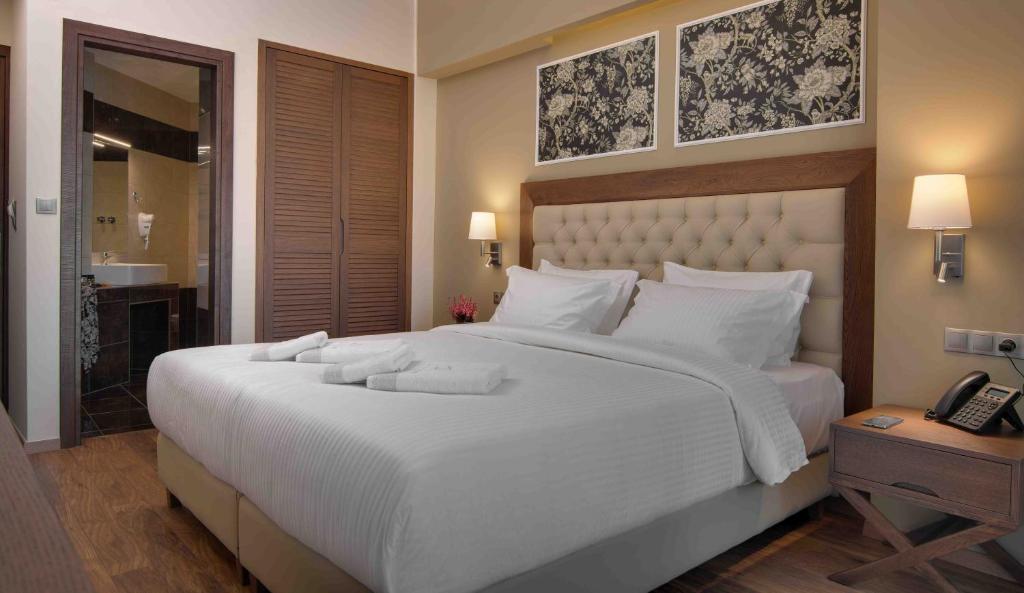 Двухместный (Улучшенный двухместный номер с 1 кроватью и видом на озеро) отеля La Suite Boutique Hotel & Spa, Янина