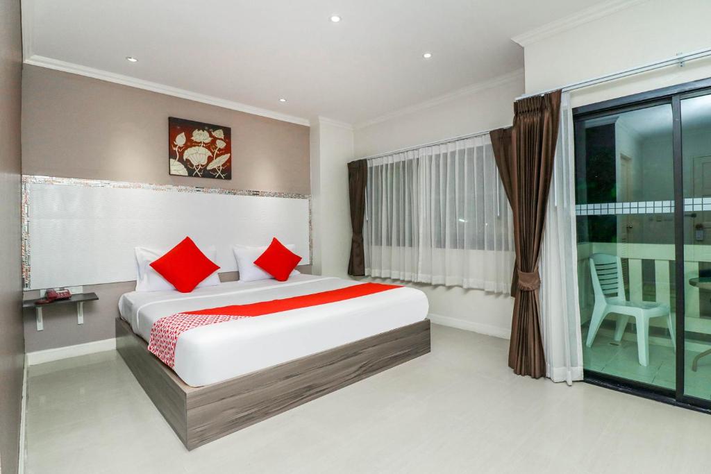 Двухместный (Двухместный номер Делюкс с 1 кроватью) отеля Natural Beach Baan-Sila, Паттайя