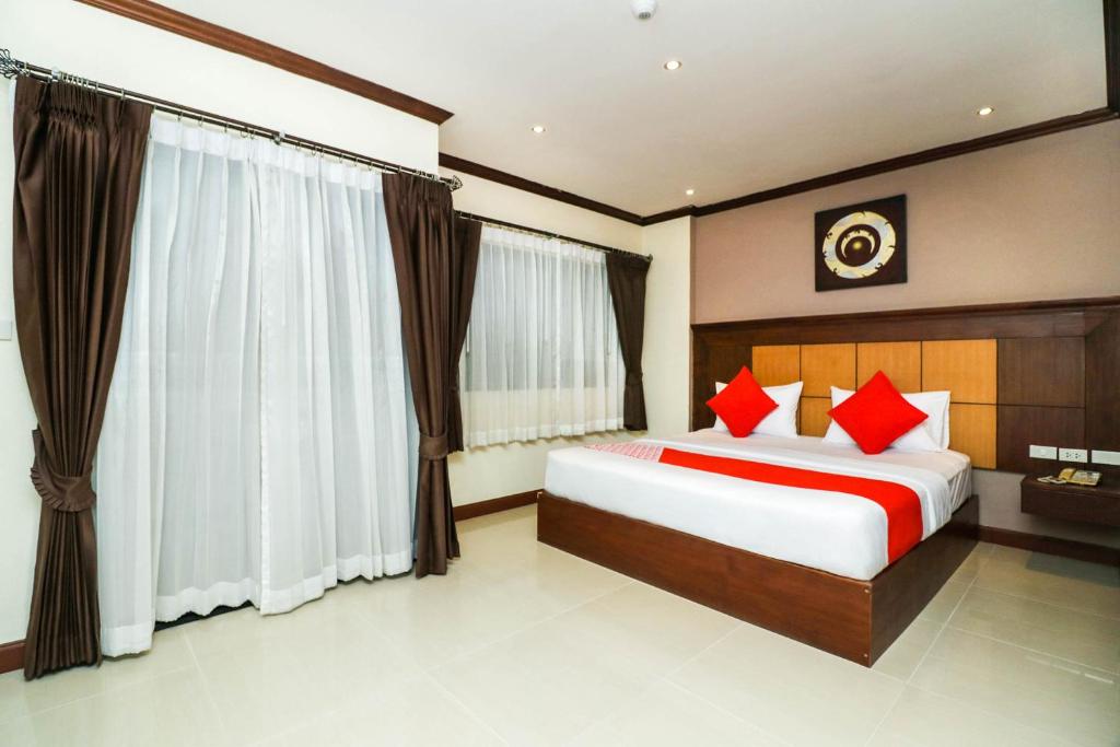 Двухместный (Улучшенный двухместный номер с 1 кроватью) отеля Natural Beach Baan-Sila, Паттайя