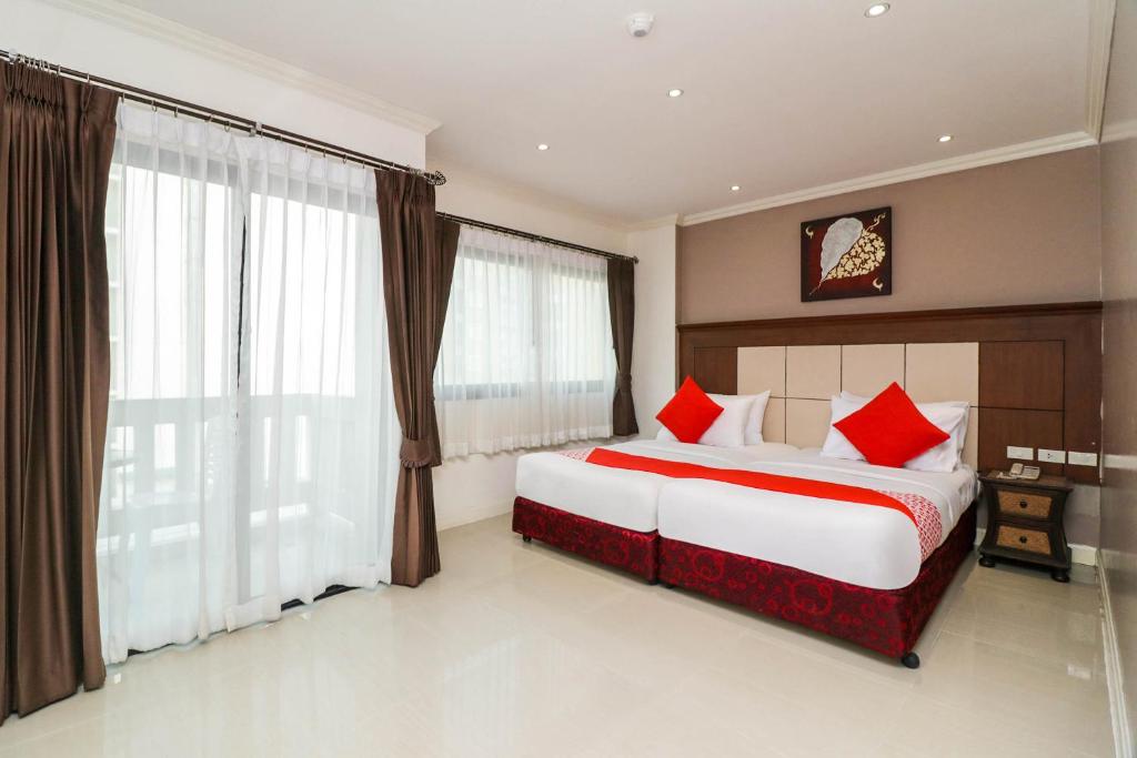Двухместный (Улучшенный двухместный номер с 2 отдельными кроватями) отеля Natural Beach Baan-Sila, Паттайя
