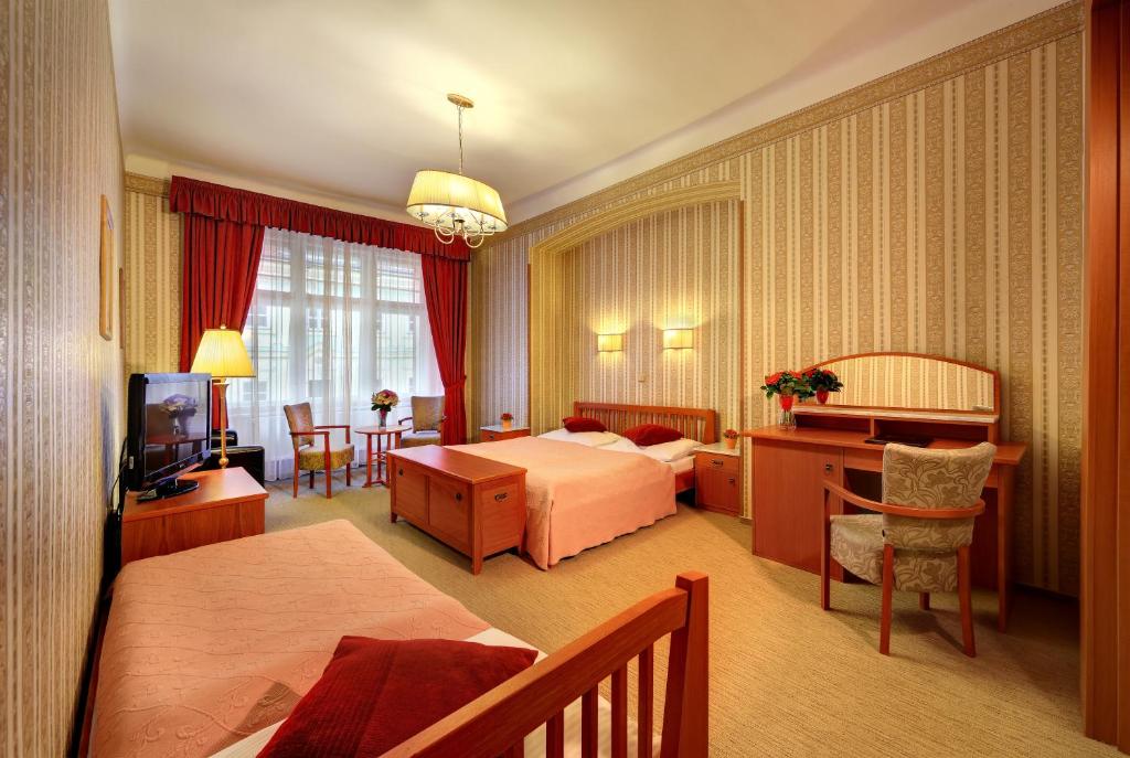 Трехместный (Улучшенный трехместный номер) отеля Salvator, Прага