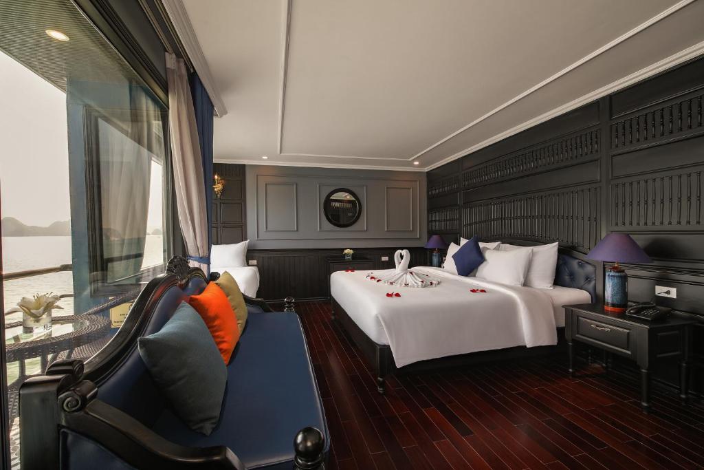 Сьюит (Luxury Suite With Private Balcony  2 days 1 night) отеля Rosy Cruises, Халонг