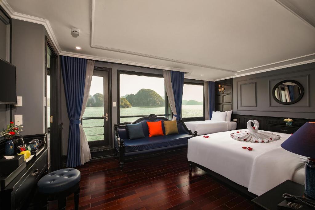 Сьюит (Luxury Suite With Private Balcony 3 days 2 nights) отеля Rosy Cruises, Халонг