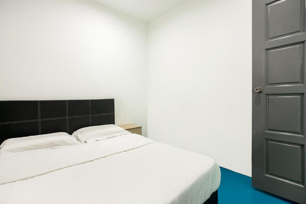 Двухместный (Стандартный двухместный номер с 1 кроватью) отеля SPOT ON 89726 Capsule Inn, Кота-Кинабалу