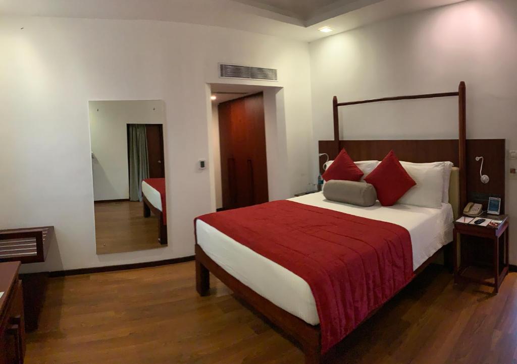 Сьюит (SeleQtions Suite Sea View With Queen bed with 10% discount on Food and Beverage), The Gateway Hotel Janardhanapuram Varkala