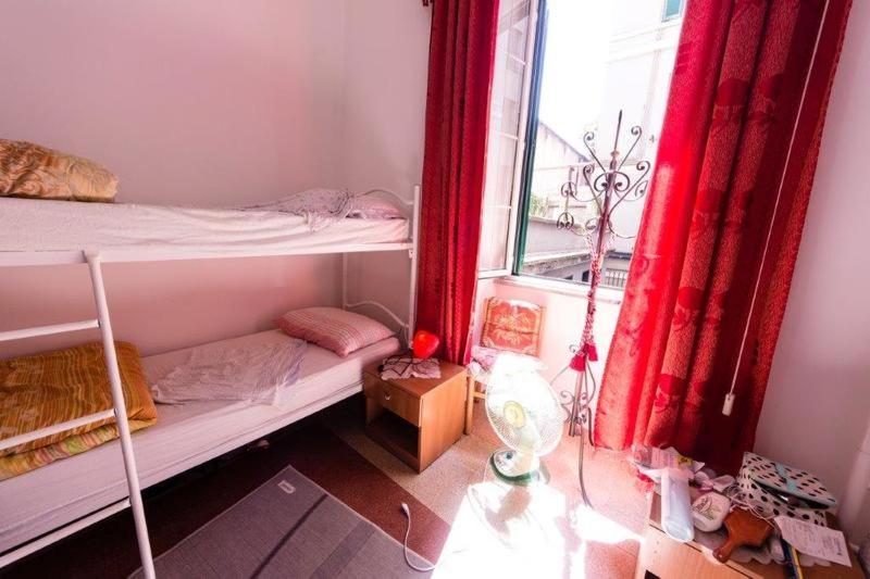 Номер (Односпальная кровать в общем номере с 6 кроватями) хостела SUNSHINE HOSTEL, Рим