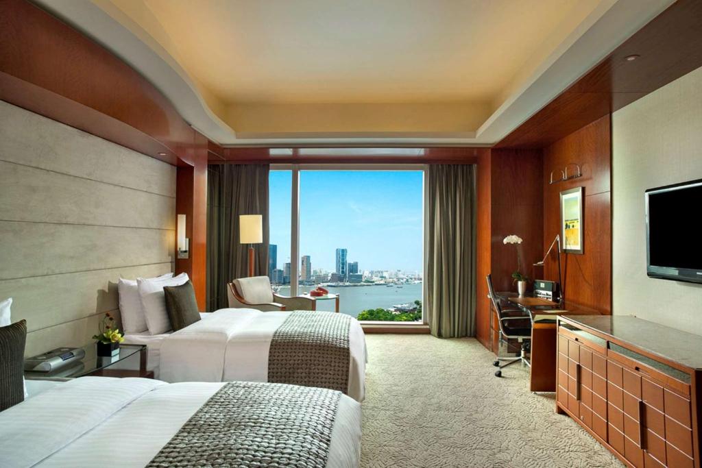 Двухместный (Deluxe Bund View Twin Room) отеля Grand Kempinski Hotel Shanghai, Шанхай