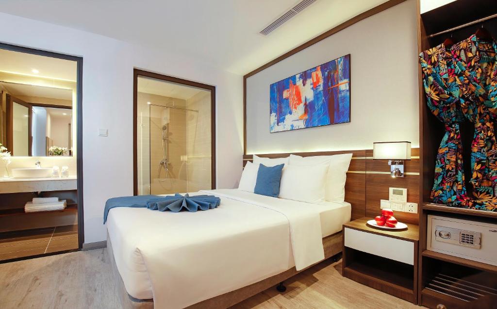 Двухместный (Улучшенный двухместный номер с 1 кроватью) отеля Seana Hotel, Нячанг