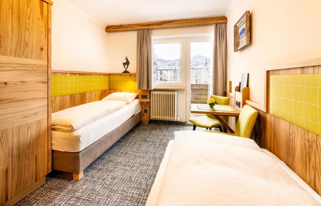 Двухместный (Двухместный номер с 2 отдельными кроватями и балконом) отеля Hotel Garni Entstrasser, Кирхберг
