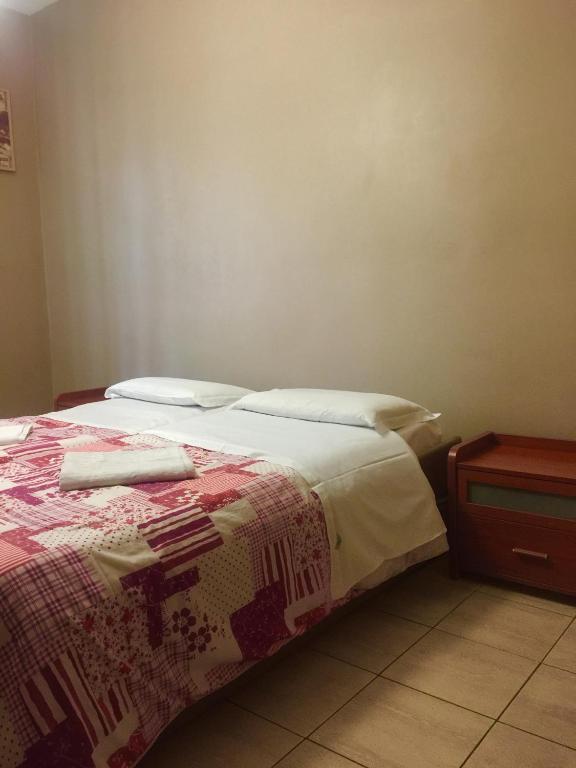 Двухместный (Двухместный номер с 1 кроватью и общей ванной комнатой), Rome City Hostel