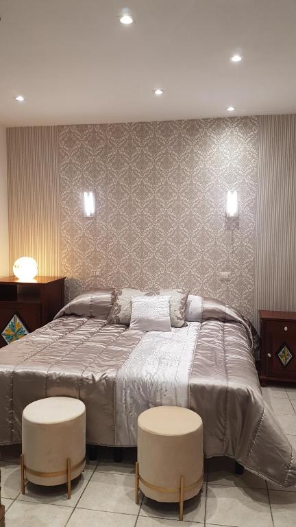 Двухместный (Улучшенный двухместный номер с 1 кроватью или 2 отдельными кроватями и внутренним двориком) отеля Nuovo Hotel Sangiuliano, Катания