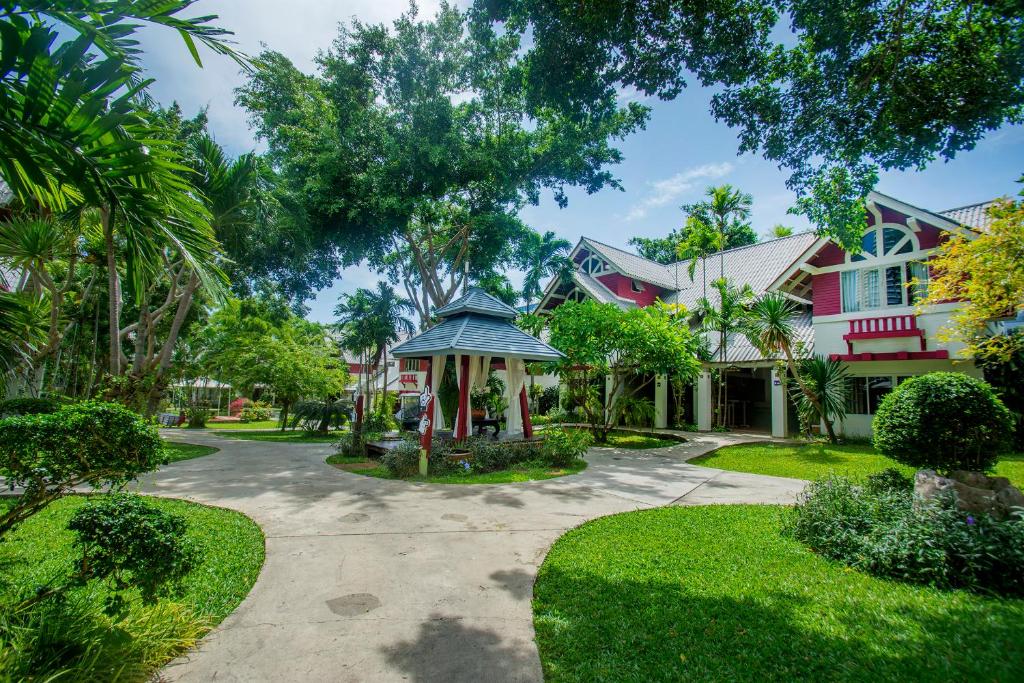 Вилла (Вилла с 3 спальнями) курортного отеля Natural Park Resort Pattaya, Паттайя