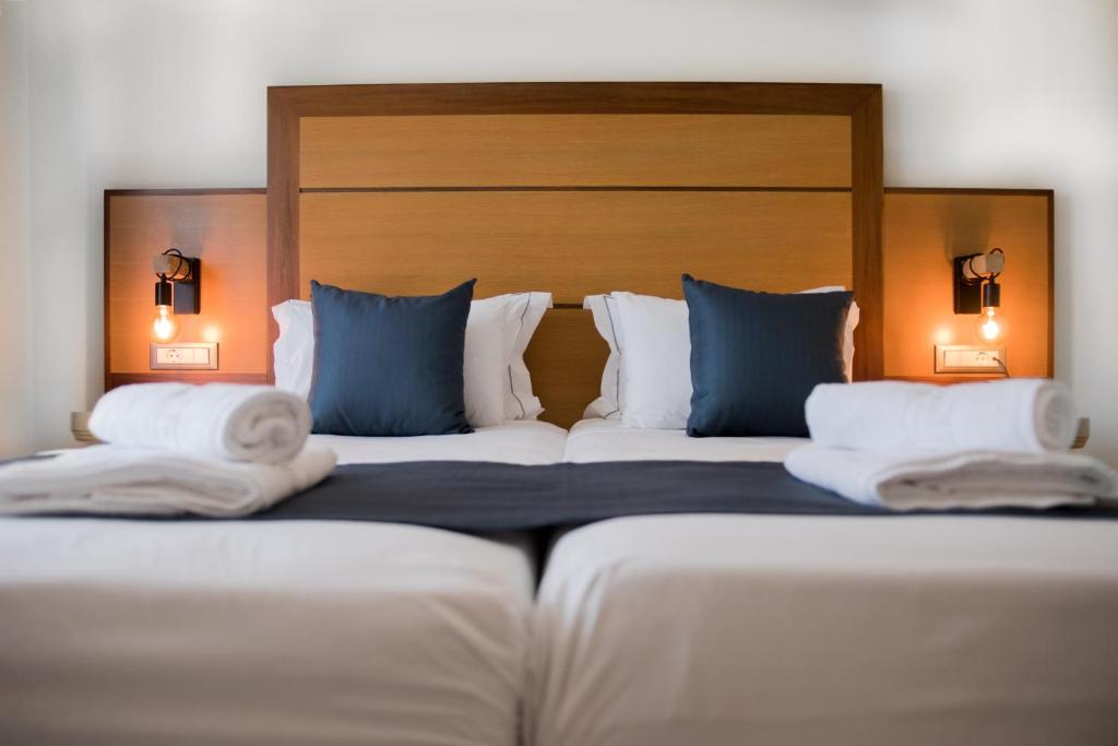 Двухместный (Номер с двумя отдельными кроватями для одноместного размещения) отеля Manousos City Hotel, Родос