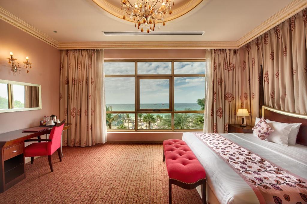 Сьюит (Полулюкс с видом на море) курортного отеля Sahara Beach Resort & Spa, Шарджа