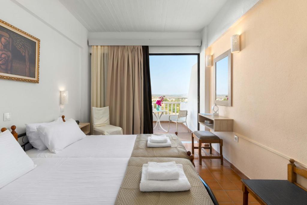 Двухместный (Двухместный номер с 2 отдельными кроватями и видом на море) отеля Panorama Hotel near the beach, Геннади