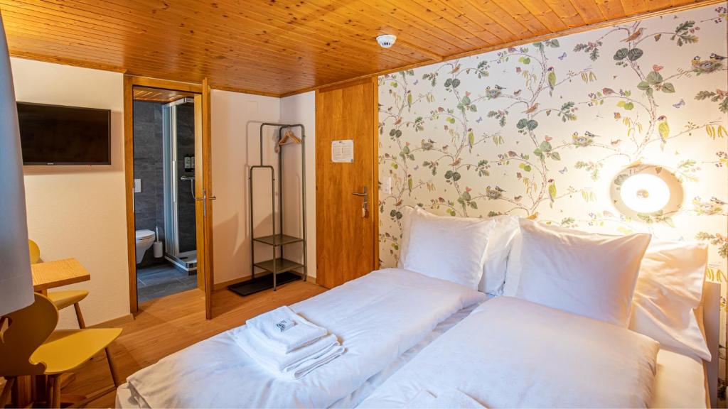 Двухместный (Двухместный номер с 1 кроватью и собственной ванной комнатой) отеля Gasthaus Brünig Kulm, Бриенц