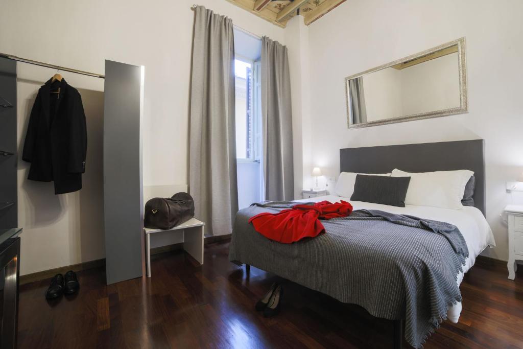 Двухместный (Большой двухместный номер с 1 кроватью) отеля La Maison Dell'Orologio, Рим