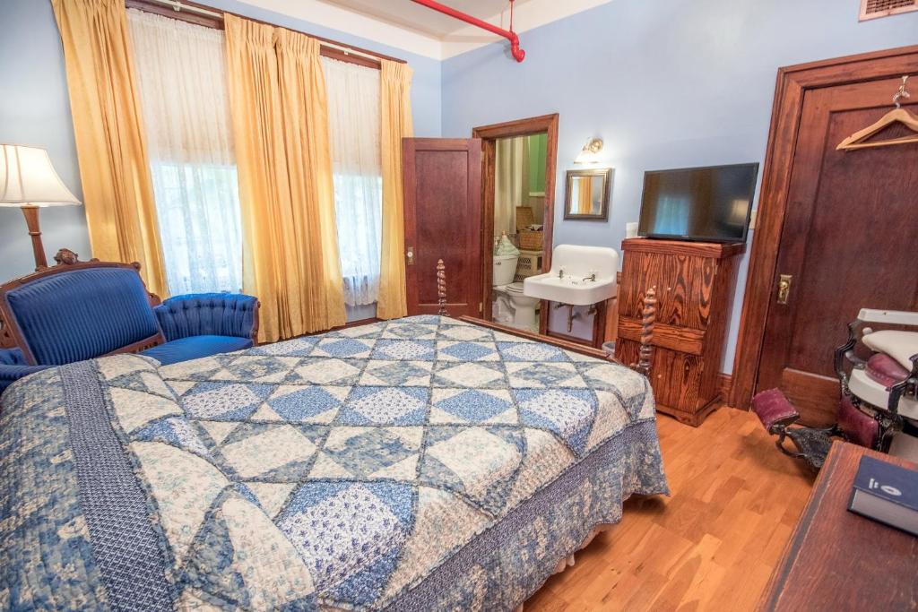 Семейный (Семейный люкс с 2 спальнями), The Edgewater Hotel