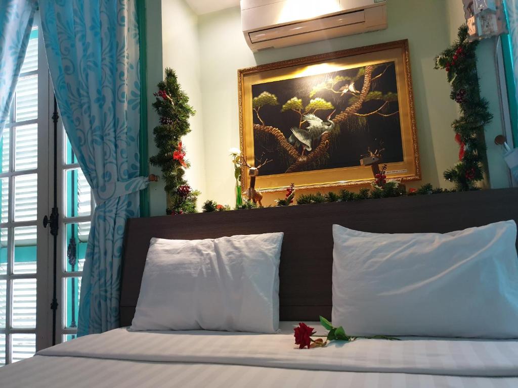 Двухместный (Двухместный номер Делюкс с 1 кроватью и балконом) семейного отеля Little Pig Home, Дананг