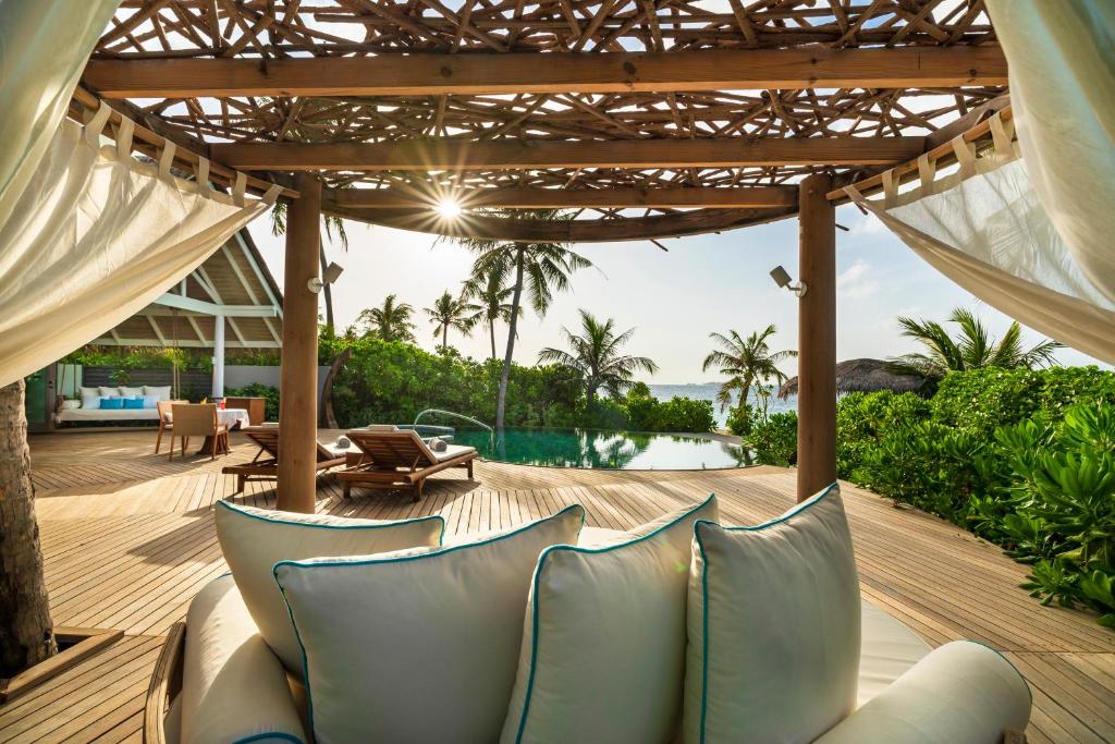 Сьюит (Пляжный номер с частным бассейном) курортного отеля Milaidhoo Island Maldives, Милейду